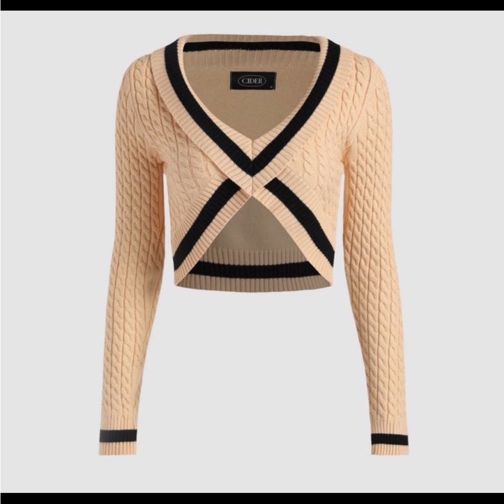 CIDER Contrasting Trimmed Crop Sweater size Small